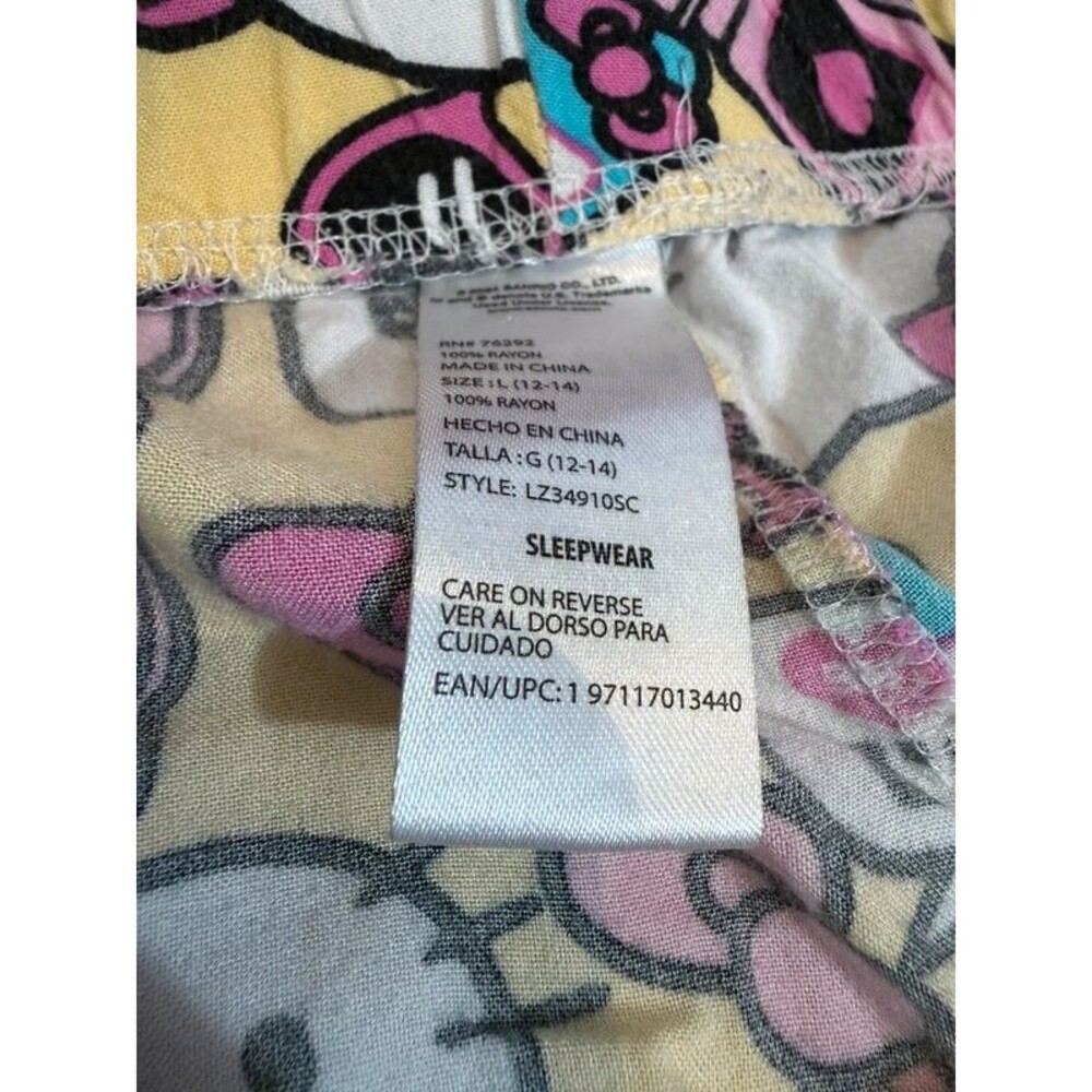 Hello Kitty Shorts - Picture 2 of 3